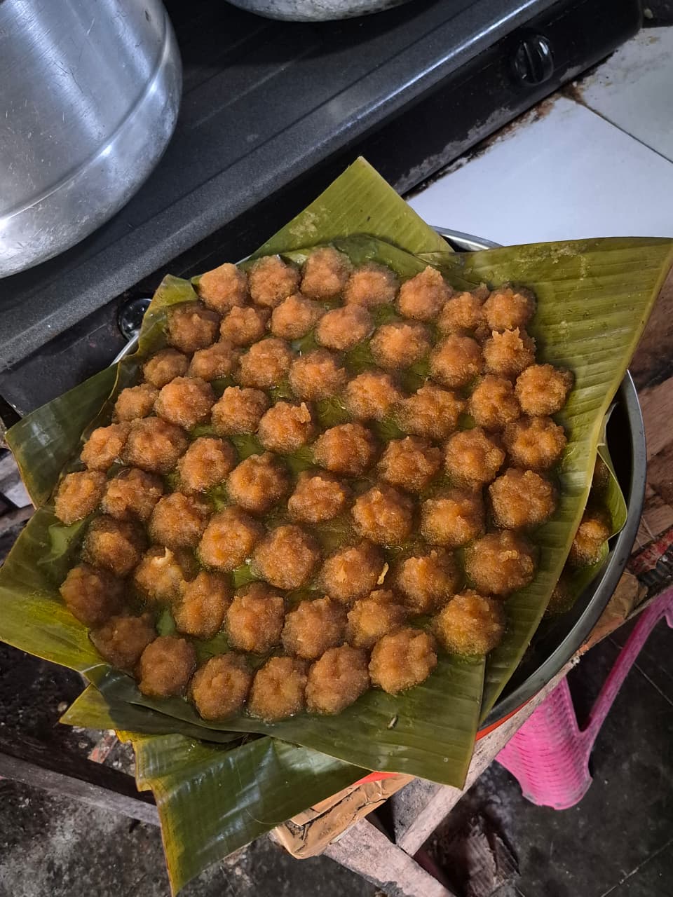 Klepon dalam jumlah banyak